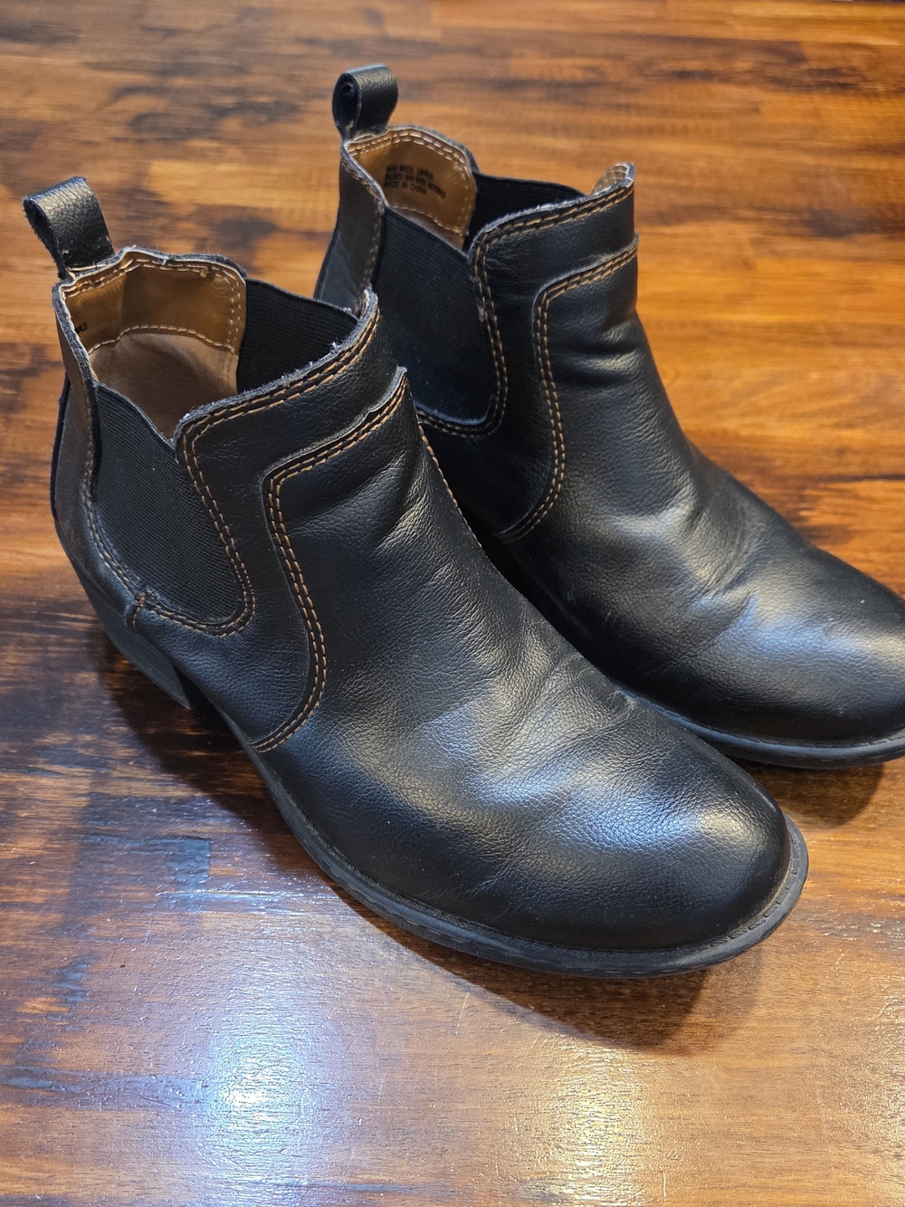 Born Rachelle Vegan Leather Ankle Bootie sz 7.5 Black Soft 2" Heel Comfort